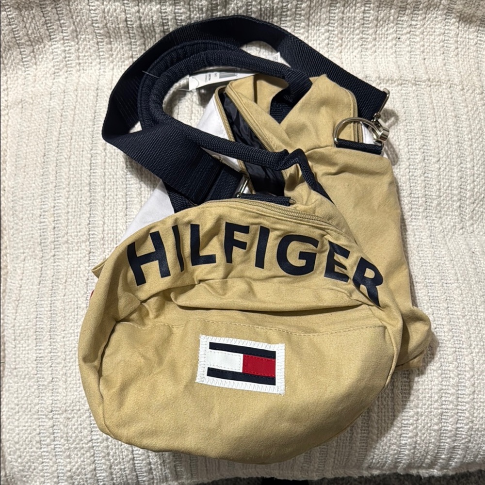 Tommy Hilfiger Men's Red and Tan Duffel Bag - Picture 5 of 6